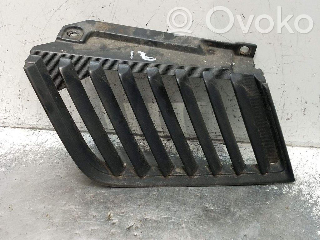 Mitsubishi L200 Atrapa chłodnicy / Grill