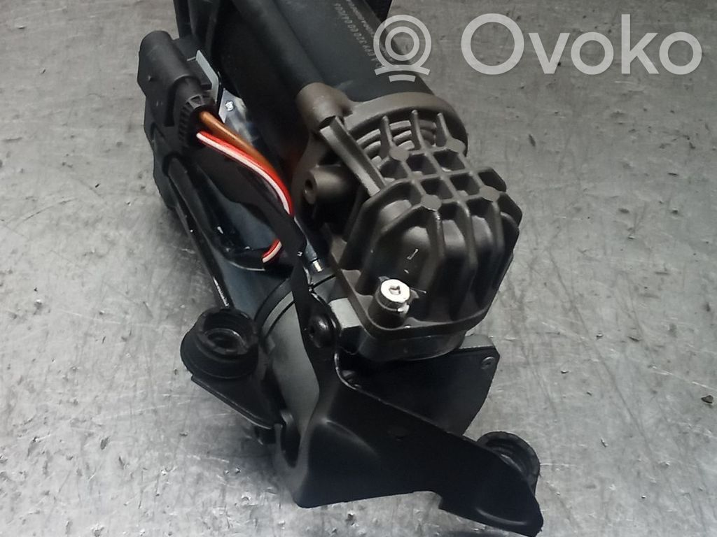 Mercedes-Benz C W205 Compresor/pompă suspensie pneumatică 