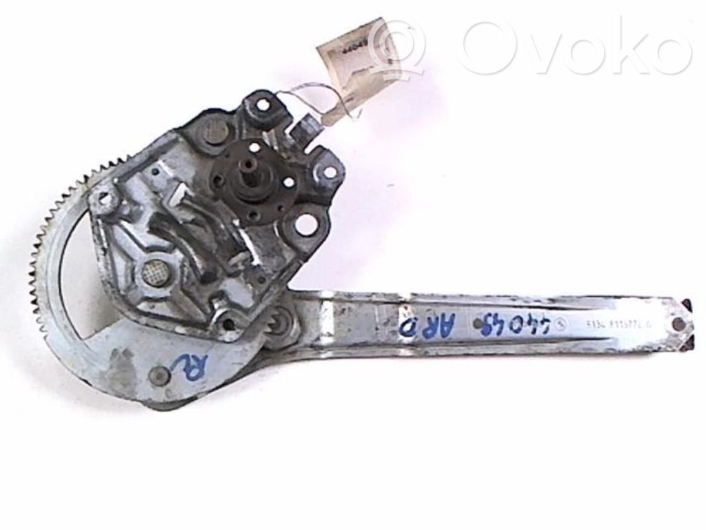 Regulador manual de la ventanilla trasera   51348227348,513481197720