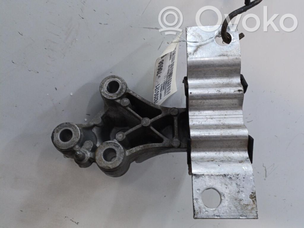 Engine mount bracket