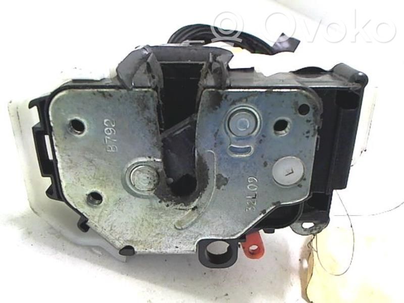 Fiat Qubo Zamek drzwi przednich 
