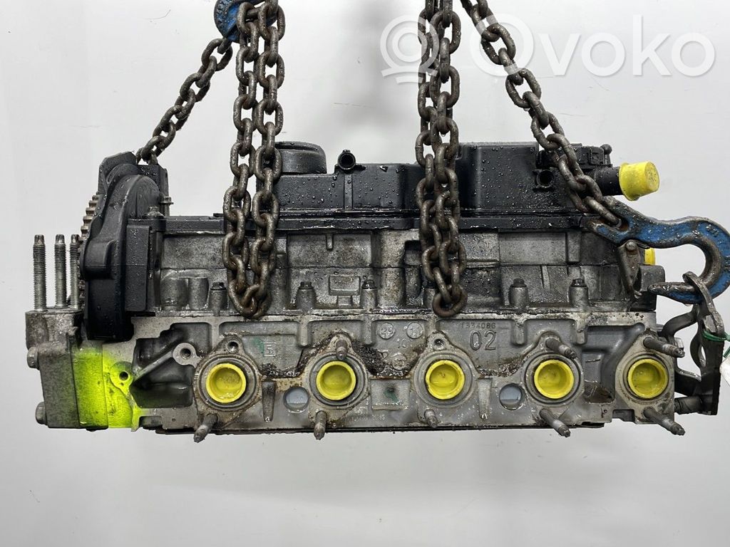 Engine head   1685778