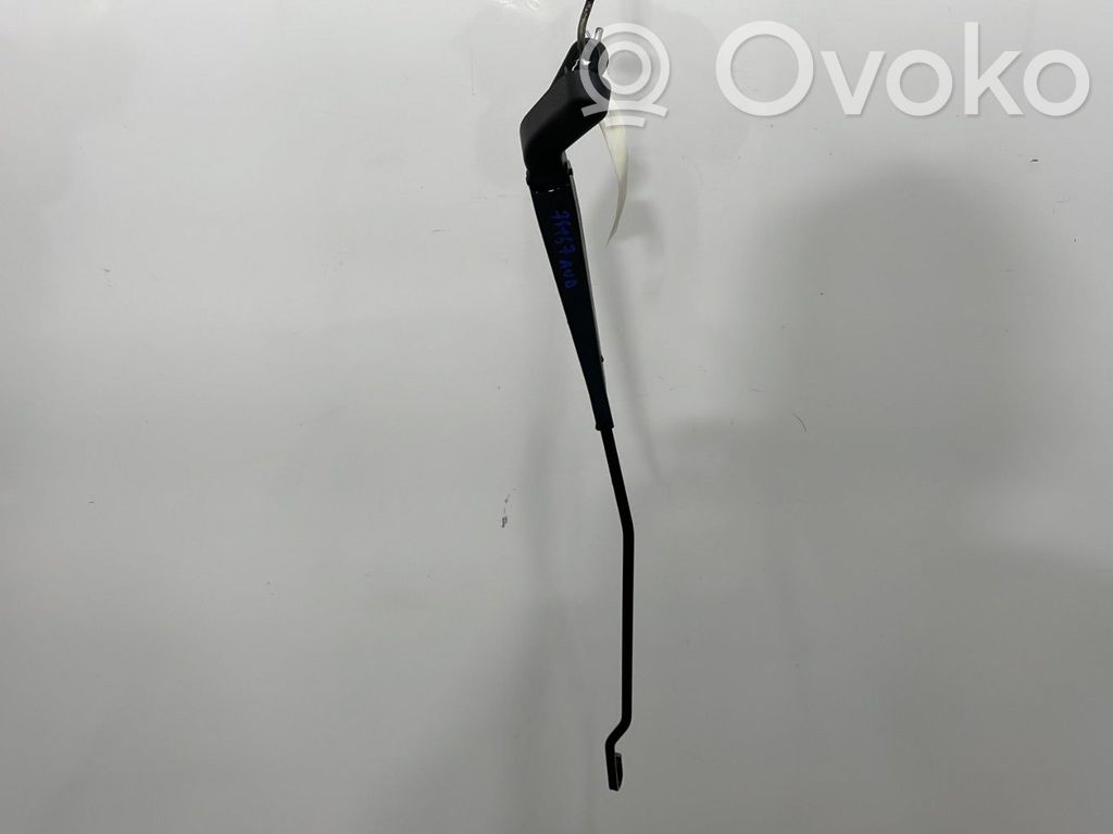 Front wiper blade arm