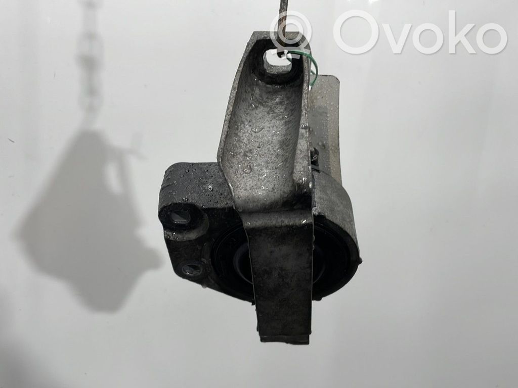 Engine mount bracket