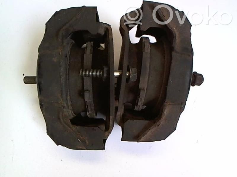 Mitsubishi Pajero Engine mount bracket 