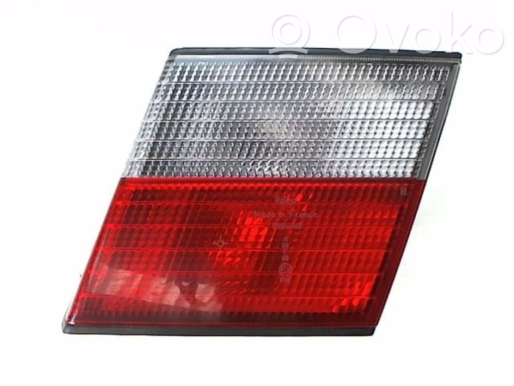 Nissan Primera Lampă spate în capacul portbagajului 