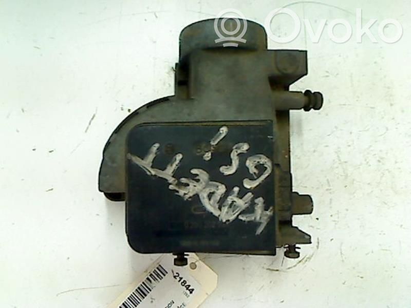 Opel Kadett E Przepływomierz masowy powietrza MAF 