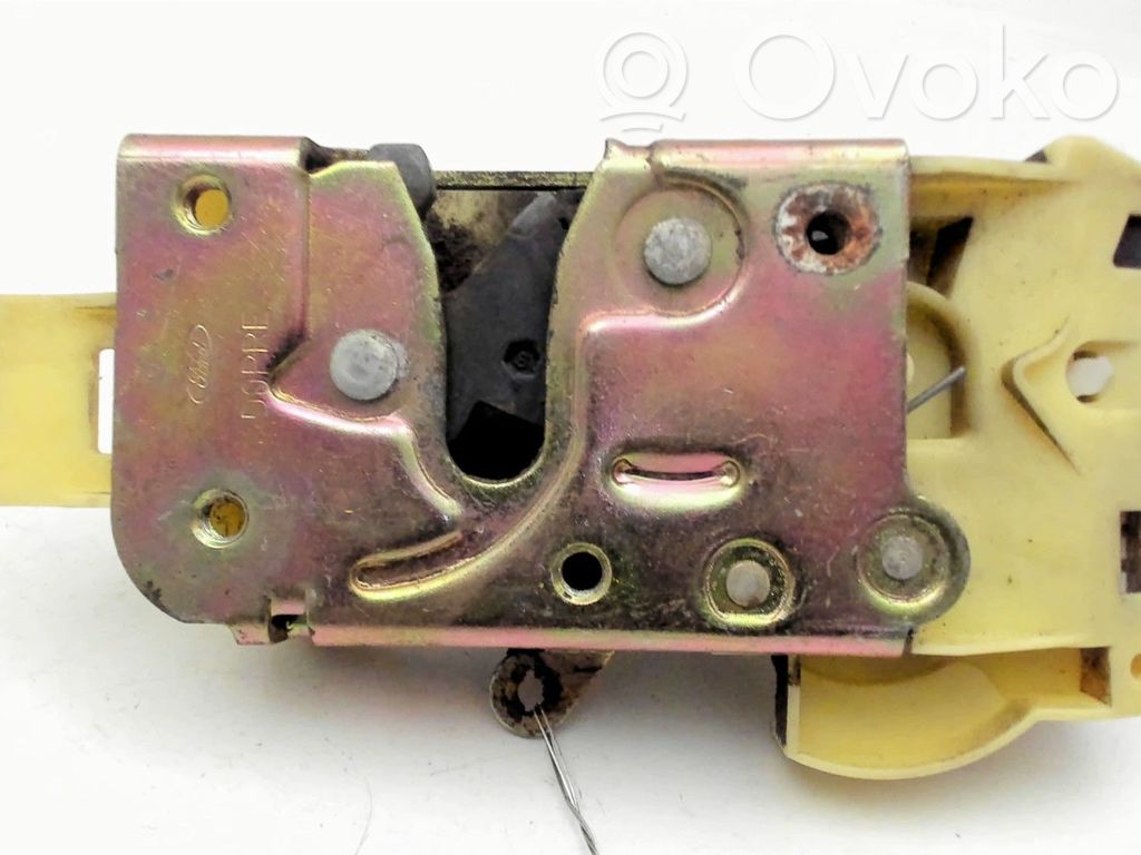 Priekšpusē slēdzene   4057982,XS41R21813CF