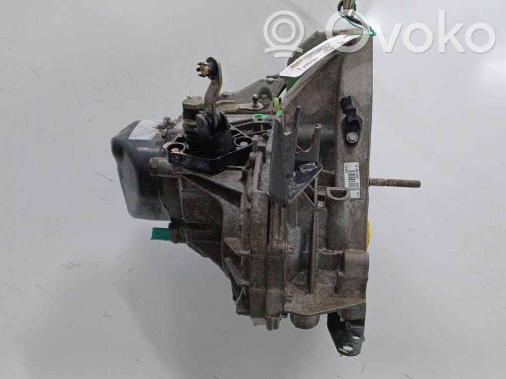 Nissan Micra Cutie viteze manuală cu 5 trepte 