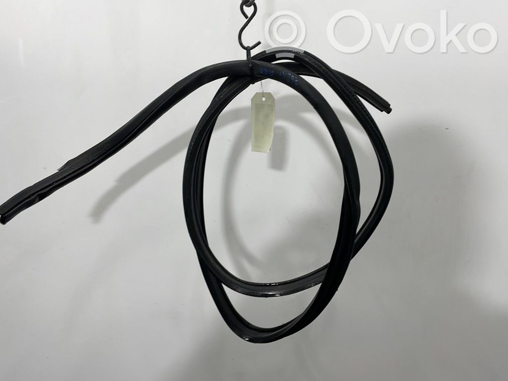 Nissan Qashqai Gumowa uszczelka drzwi tylnych / na karoserii