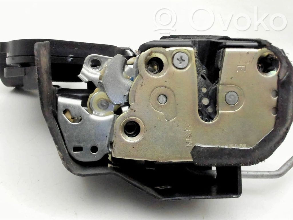 Toyota Corolla Verso E121 Priekšpusē slēdzene 