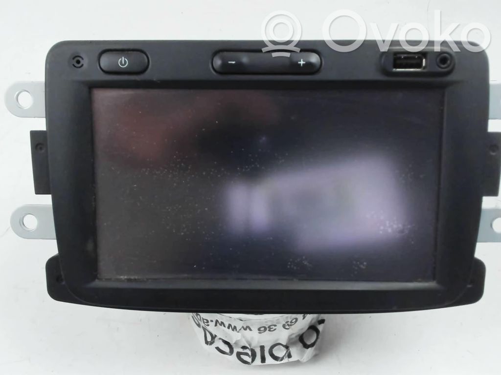 Dacia Duster Panel / Radioodtwarzacz CD/DVD/GPS 