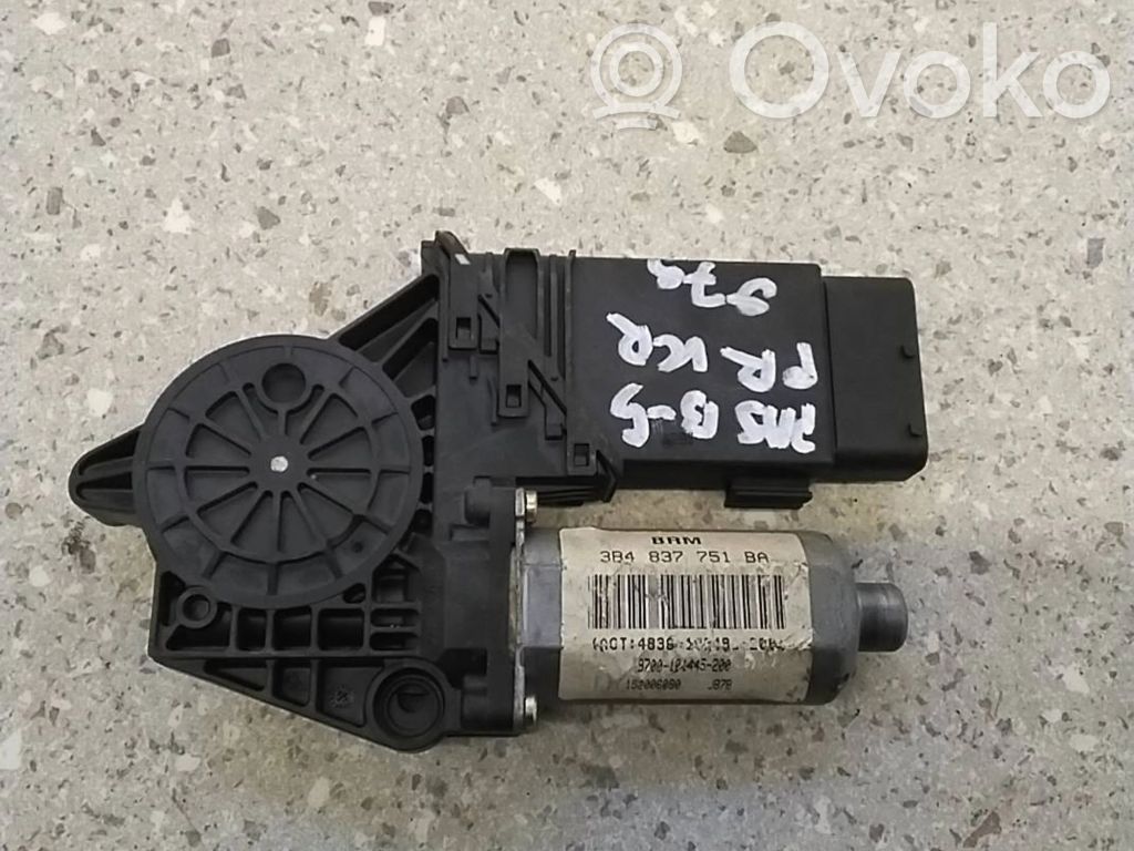 Volkswagen PASSAT B5 Motorino alzacristalli della portiera anteriore 