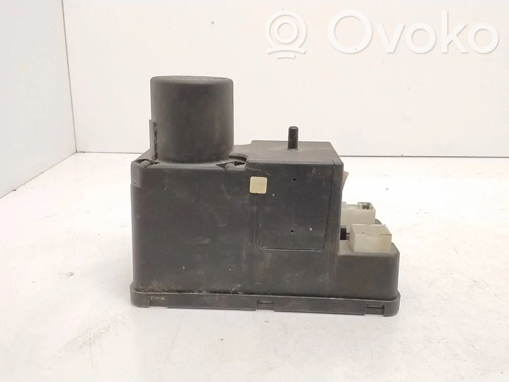 Audi A4 S4 B5 8D Central locking vacuum pump 