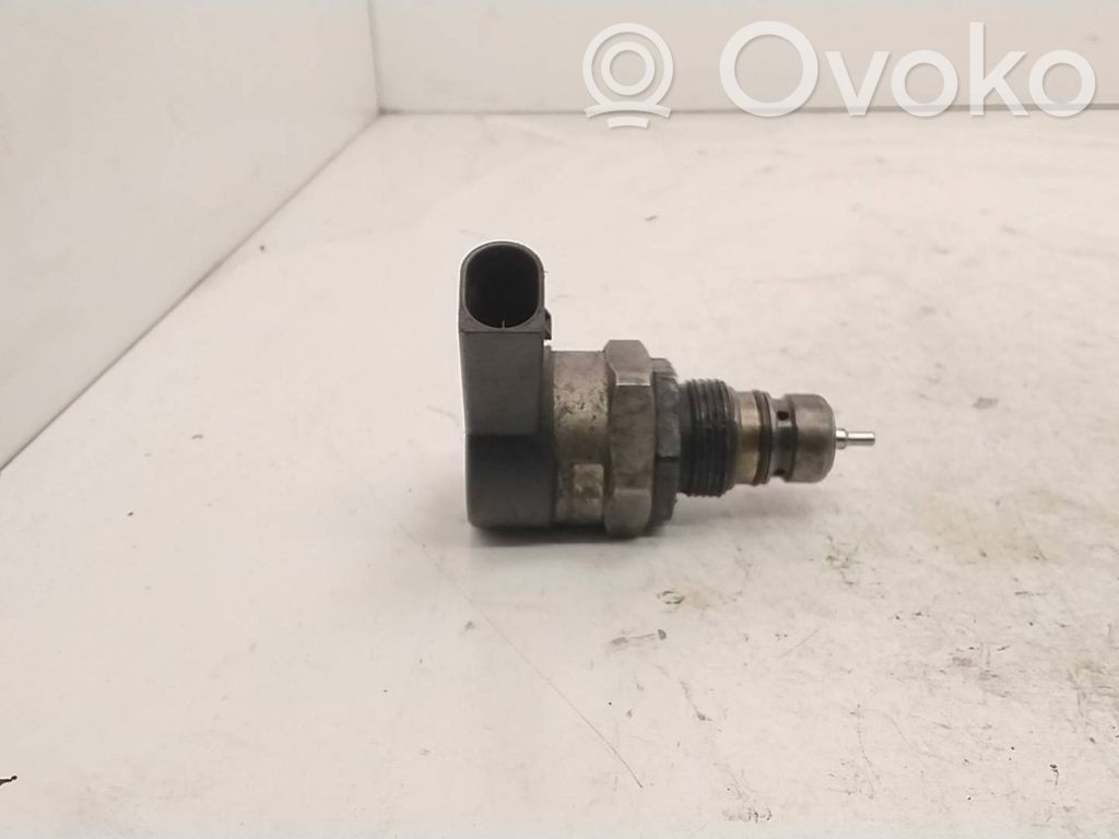 BMW 5 E60 E61 Fuel pressure regulator 