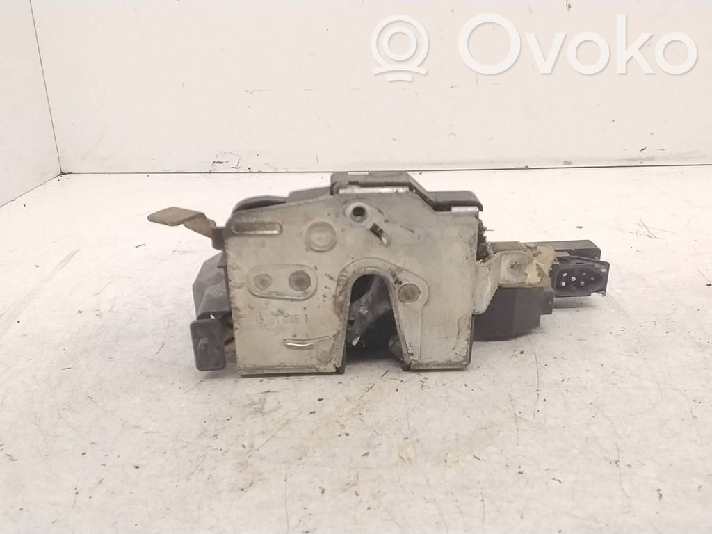 BMW 5 E34 Galinių durų spyna 