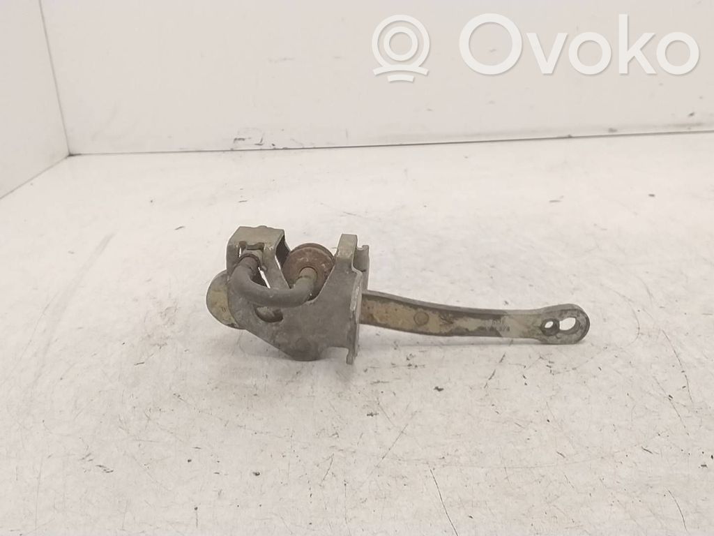 BMW 5 E34 Takaoven pidätin 