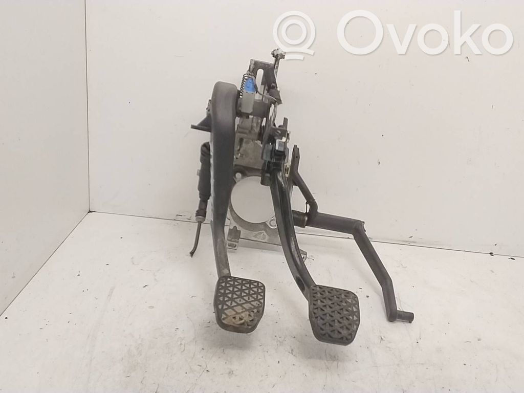Pedal assembly   42223703