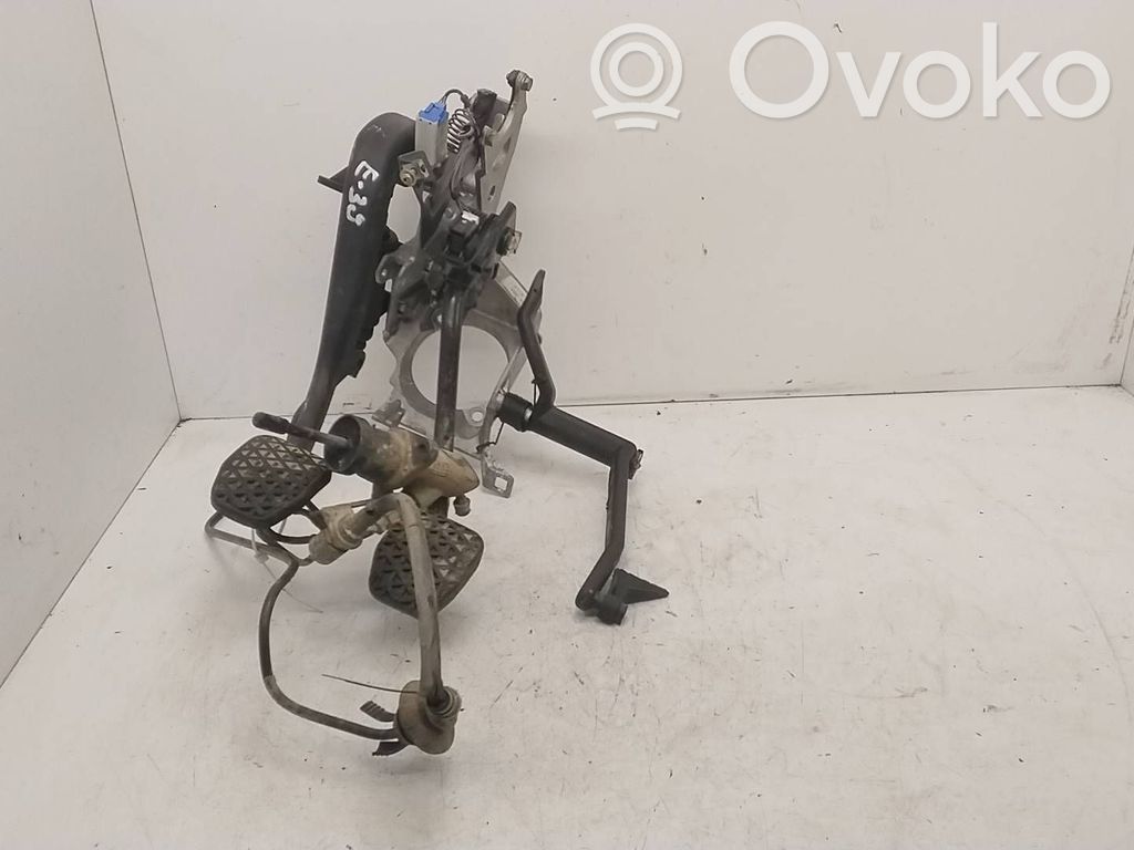 Pedal assembly   42223703