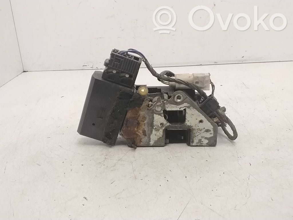 Front door lock   40620751,8352165,6711