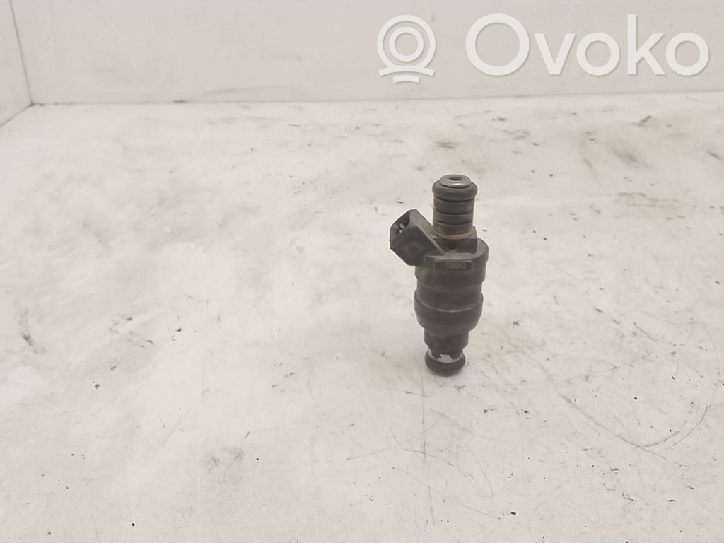 BMW 3 E36 Fuel injector 