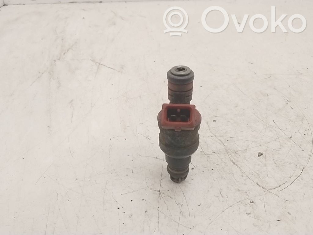 BMW 7 E38 Fuel injector 