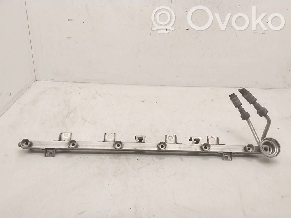 BMW 5 E39 Fuel pressure regulator 