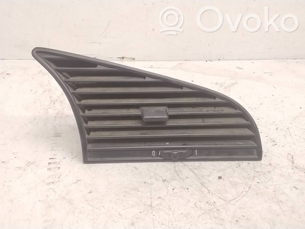 BMW 3 E36 Centrālais gaisa ventilācijas režģis 