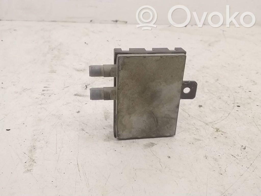 BMW 7 E38 Antenos stiprintuvas 