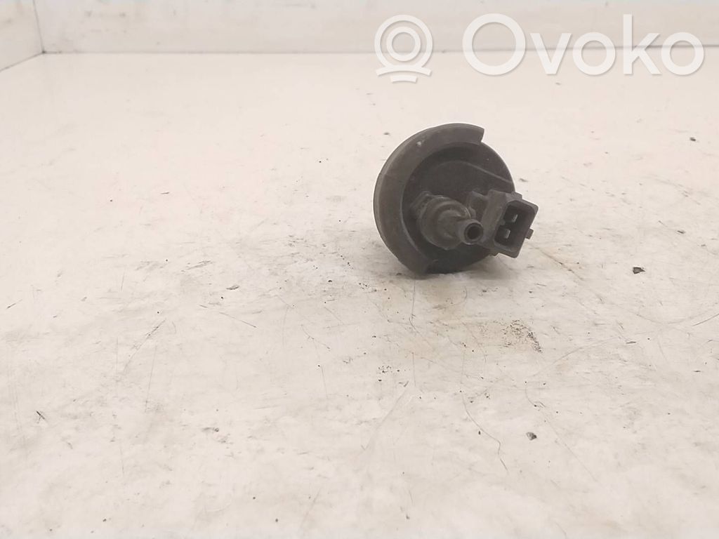 BMW 7 E38 Fuel tank valve 