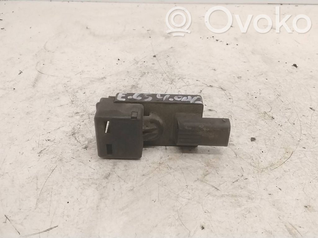 BMW 7 E65 E66 Coolant fan relay 