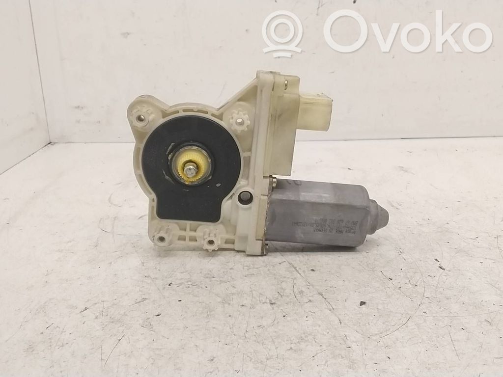 BMW 7 E65 E66 Motor del regulador de la ventanilla de la puerta delantera 