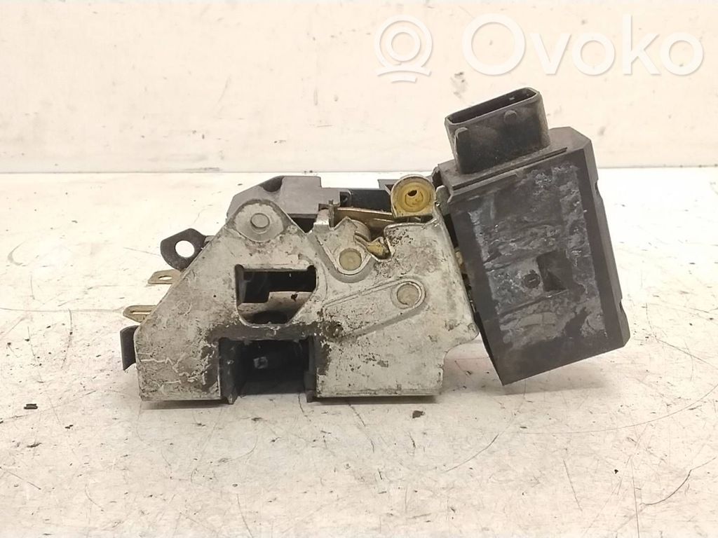 BMW 3 E36 Priekšpusē slēdzene 