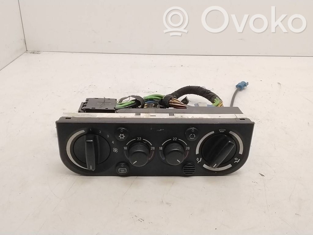 Climate control unit   1387340