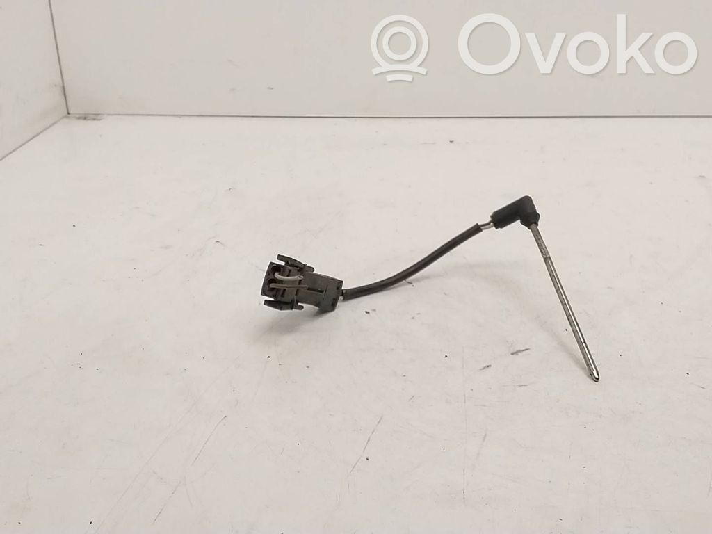 Interior temperature sensor   1374243