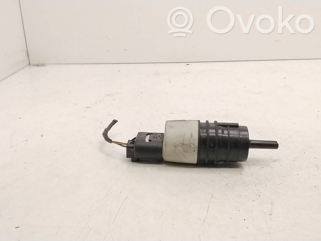 BMW 3 F30 F35 F31 Pompa spryskiwacza szyby przedniej / czołowej 