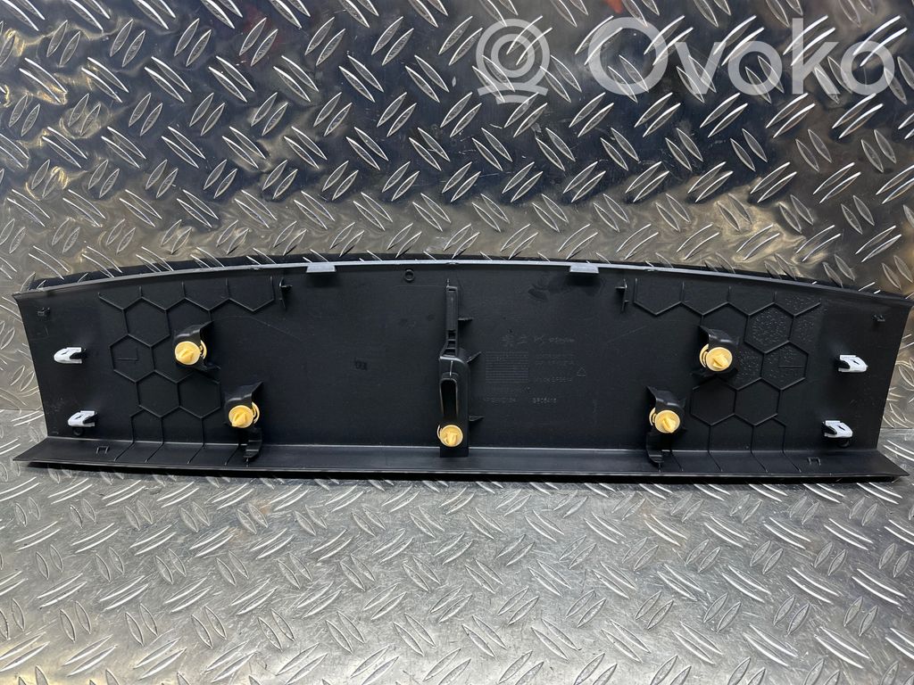 DS Automobiles 7 Crossback Tailgate trim 