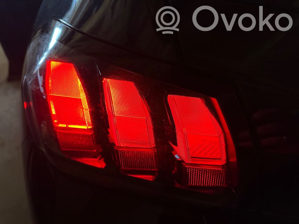 Peugeot 208 II Lampa tylna 