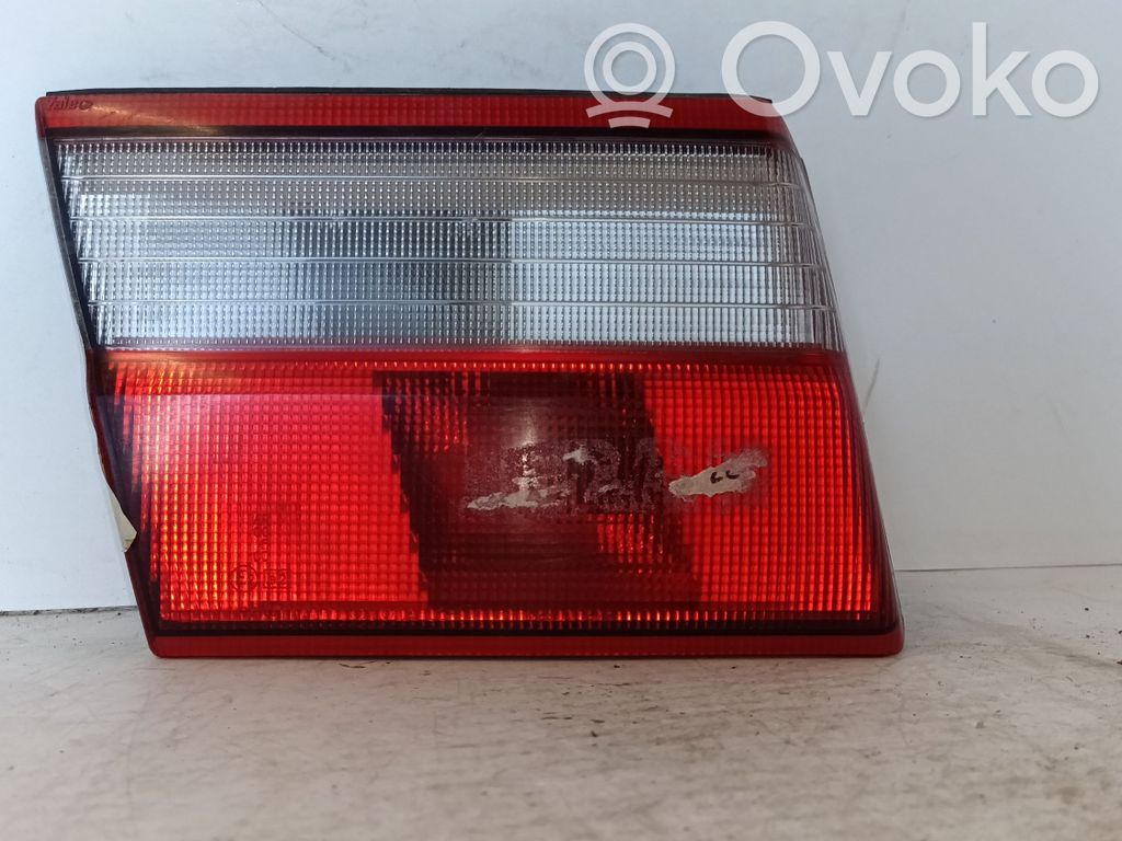Toyota Carina T190 Задний фонарь в крышке 