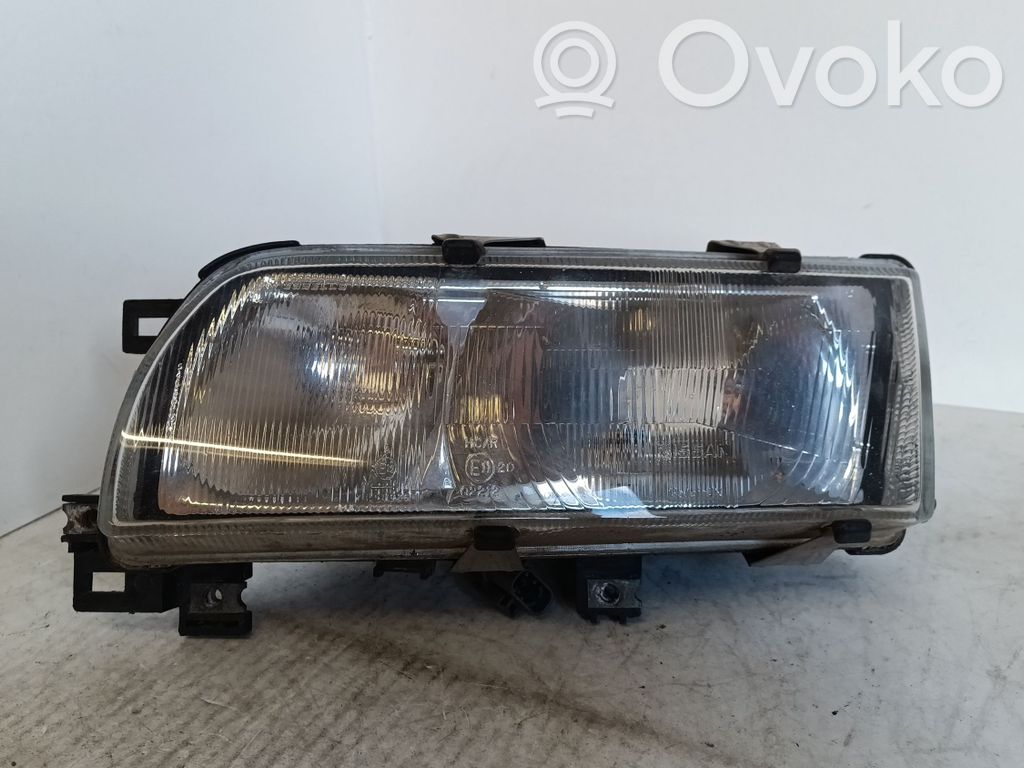 Nissan Sunny Lampa przednia 