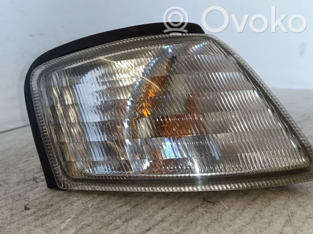 Nissan Primera Semnalizator față 