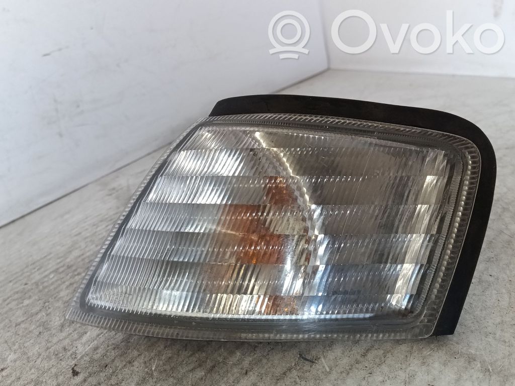 Nissan Primera Semnalizator față 