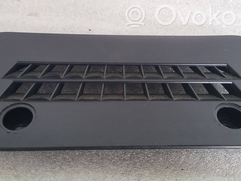 Audi A8 S8 D3 4E Quarter panel pressure vent 