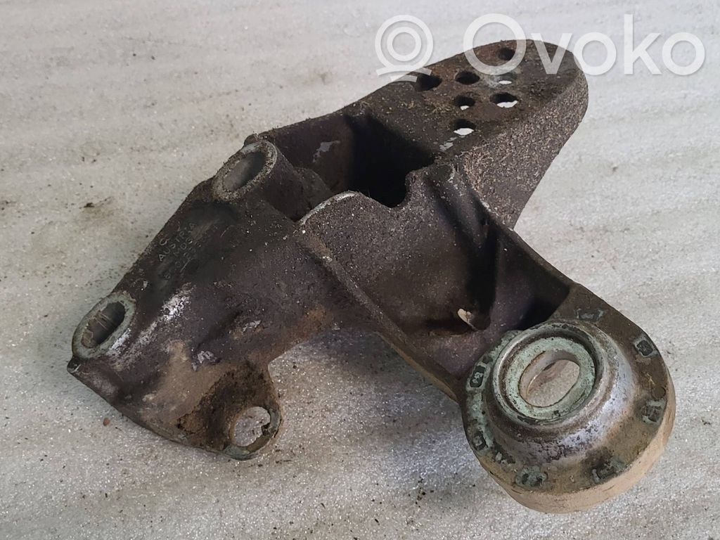 Audi A4 S4 B5 8D Engine mounting bracket 