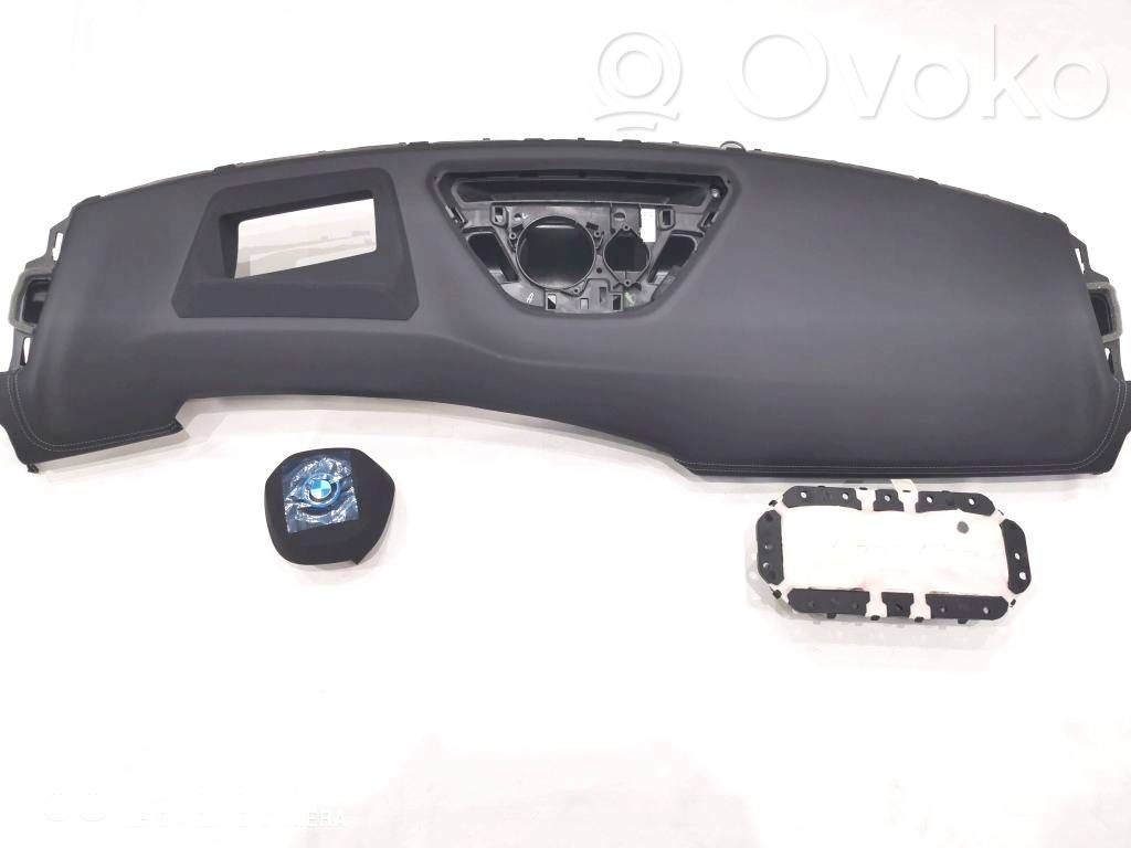 BMW X1 U11 Panelis 