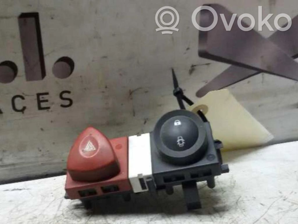 Botón interruptor de luz de peligro