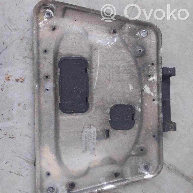 Placa protectora del centro/medio   31103415148