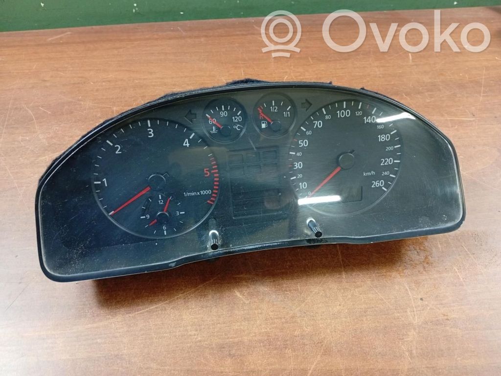 Audi A4 S4 B5 8D Vitezometru (grup de instrumente) 