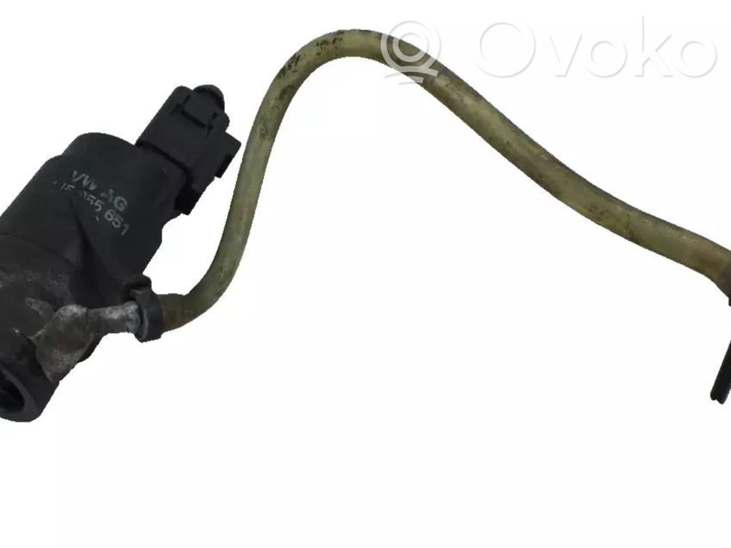 Volkswagen PASSAT B5 Windscreen/windshield washer pump 