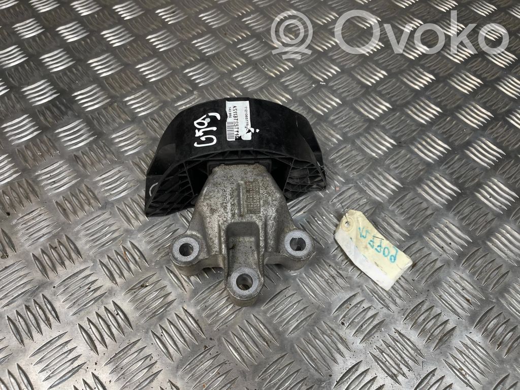 Renault Zoe Engine mount bracket 